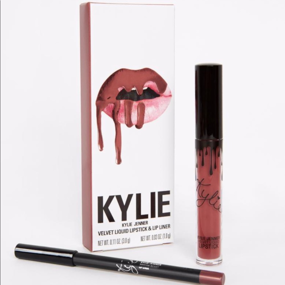 Kylie Lip kit & Lip Liner “Poison Berry”
